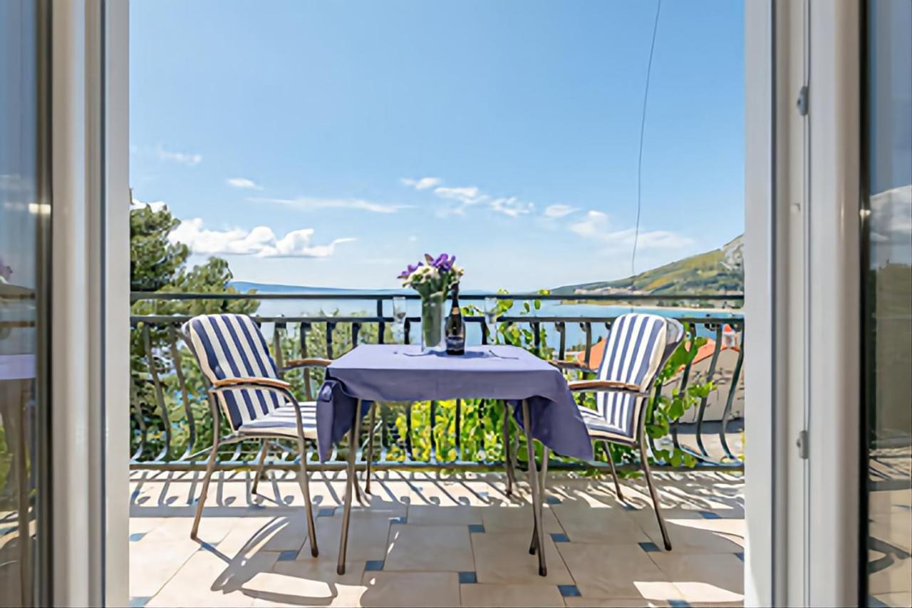 Apartmani Mirta Omis A Luaran gambar
