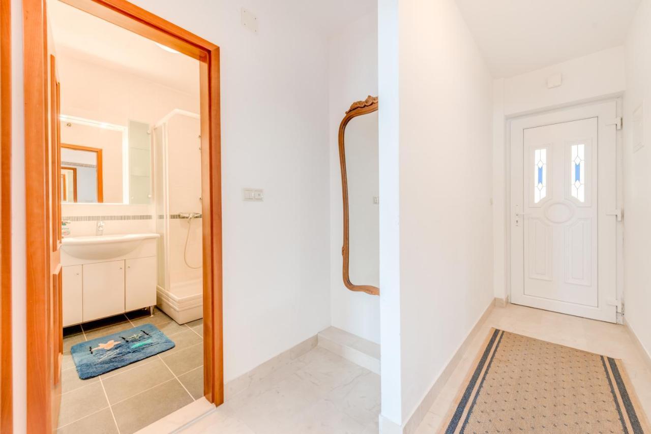 Apartmani Mirta Omis A Luaran gambar