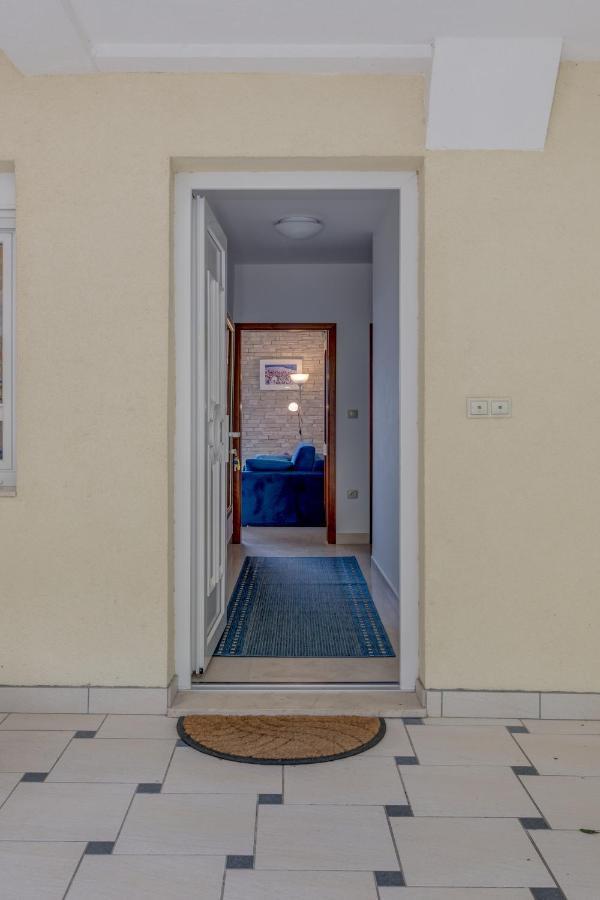 Apartmani Mirta Omis A Luaran gambar