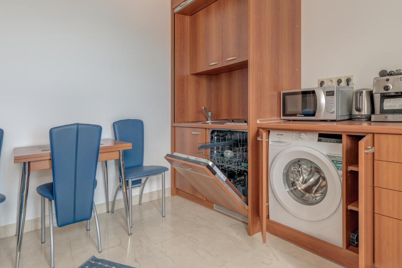 Apartmani Mirta Omis A Luaran gambar